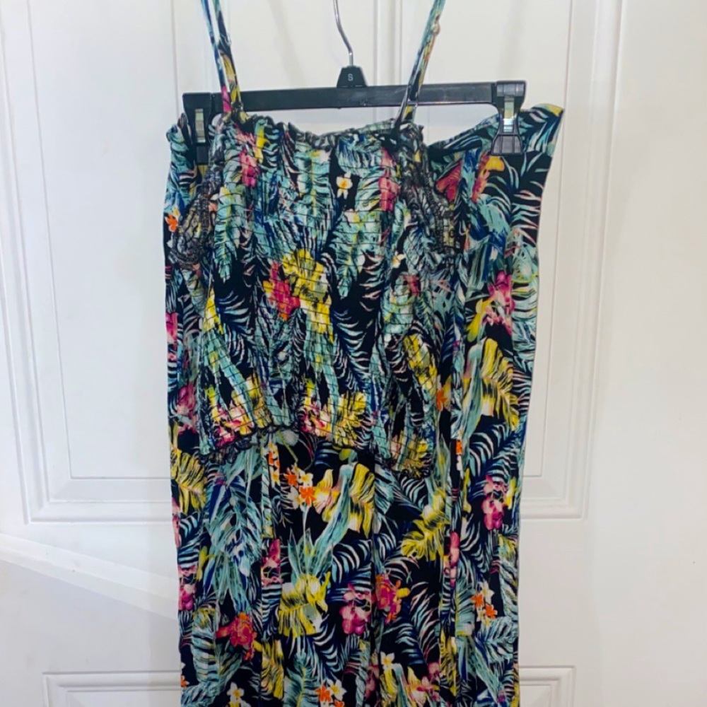 Two piece set with a crop tank and matching pants